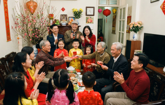 Khi phong bao đỏ trở thành cuộc so kè