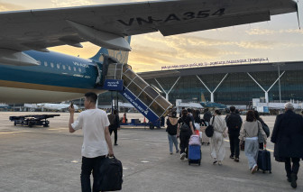 Nỗi buồn hậu tết: Túi tiền nhẹ đi, lòng người trống trải