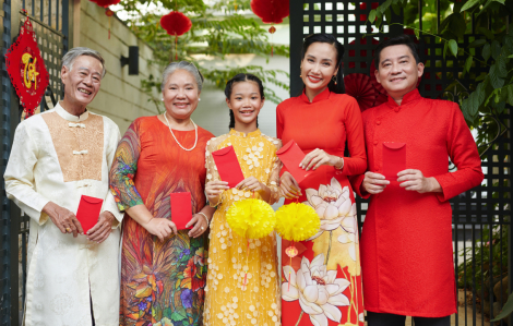 Ảnh tết đầy máy, thiếu một tấm ảnh gia đình