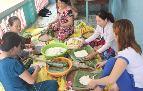 Tết là phải về với má