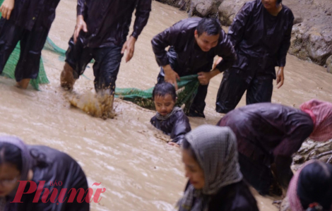 Vị tết trong niềm vui lấm lem