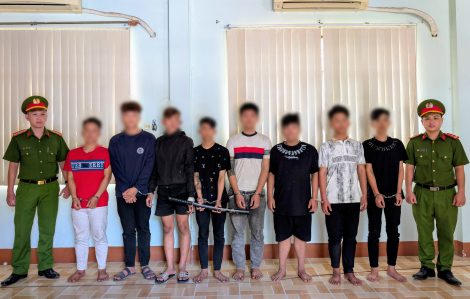 Bắt tạm giam nhóm thanh thiếu niên mang hung khí tự chế cướp tài sản