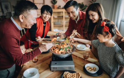 Con không muốn về nội để nhìn cô ấy ngồi cạnh ba