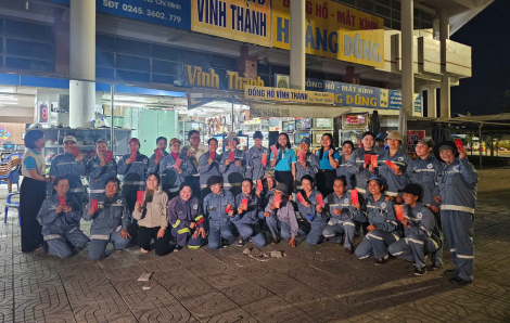 Lãnh đạo Hội LHPN TPHCM thăm, động viên các lực lượng làm nhiệm vụ trong đêm giao thừa