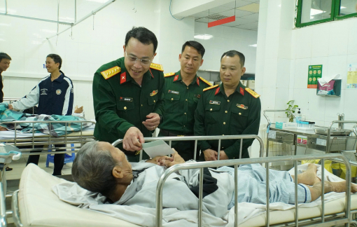 Bộ Chỉ huy Quân sự TP Đà Nẵng sẻ chia với bệnh nhân đang điều trị tại bệnh viện ngày giáp tết