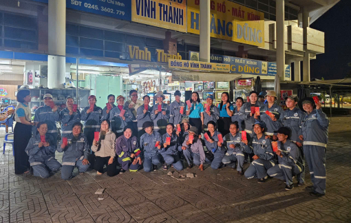 Lãnh đạo Hội LHPN TPHCM thăm, động viên các lực lượng làm nhiệm vụ trong đêm giao thừa