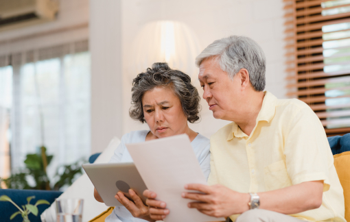 Lục đục vì chọn người xông nhà