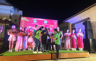 Cụ bà 100 tuổi hát Quốc ca trong Đêm giao thừa ấm áp tại Trung tâm Dưỡng lão Thị Nghè