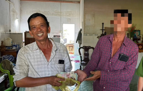 Người đàn ông bán hoa tết ở Long Thành được trả lại 80 triệu đồng đánh rơi khi giao thừa gần đến