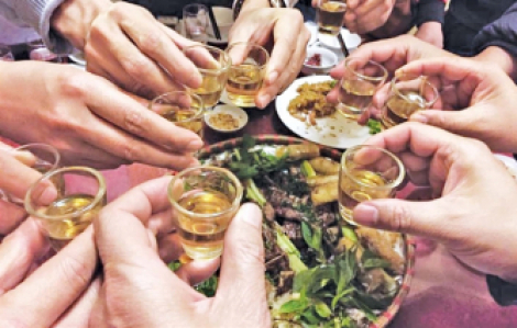 Tết nhiều tiệc rượu, đỏ mặt không đơn giản là tửu lượng kém