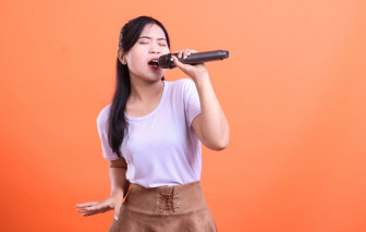 Tết kết thúc sớm vì hàng xóm hát karaoke quá to