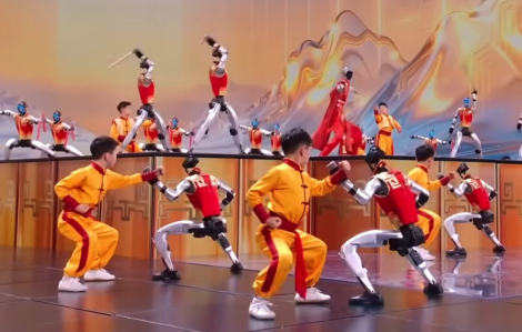 Chuyện những con robot xứ Trung trong bữa cơm đầu năm nhà tôi