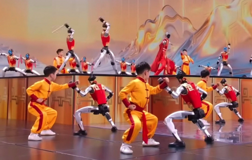 Chuyện những con robot xứ Trung trong bữa cơm đầu năm nhà tôi