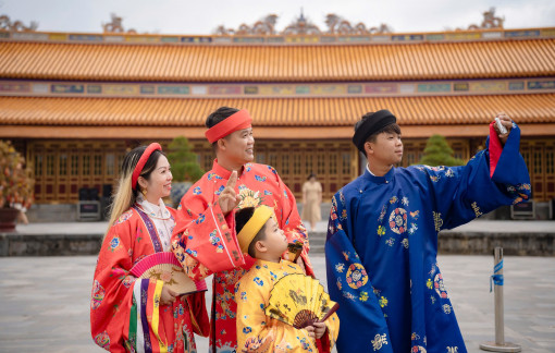 Vào Đại Nội xem tết hoàng cung