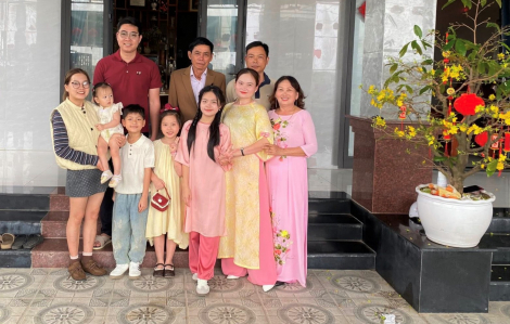 Ngắm ảnh gia đình ngày tết, thấy thương chi thương lạ thương lùng