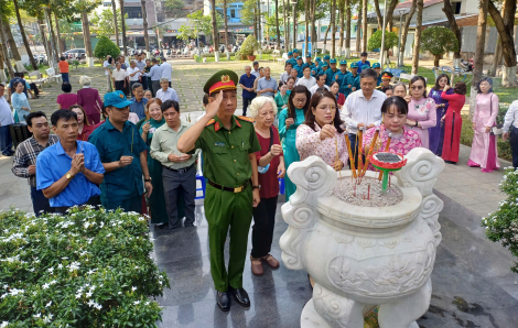 Dâng hương tưởng niệm các anh hùng liệt sĩ hy sinh trong Xuân Mậu Thân 1968