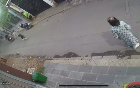 Thanh niên tẩm xăng đốt bạn làm ăn chung rồi tiếp tục dùng dao truy sát nạn nhân