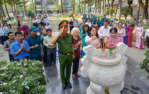 Dâng hương tưởng niệm các anh hùng liệt sĩ hy sinh trong Xuân Mậu Thân 1968