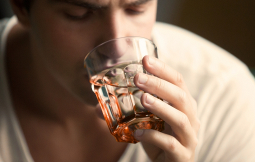 Uống nước nóng có thực sự giúp giảm cân và làm đẹp da?