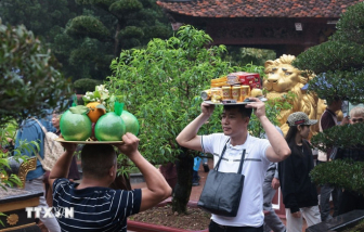 Khai hội Du lịch Chùa Hương 2026: Du khách nườm nượp đổ về dưới mưa xuân