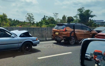 Tai nạn liên hoàn trên cao tốc Phan Thiết - Dầu Giây khiến kẹt xe kéo dài