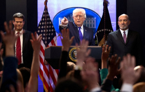 Tổng thống Donald Trump tăng thuế suất nhập khẩu toàn cầu lên 15%