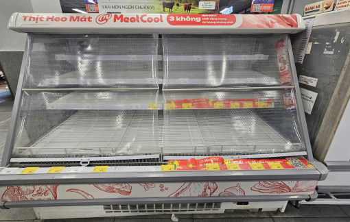 Nhiều cửa hàng tiện lợi để trống kệ sau tết