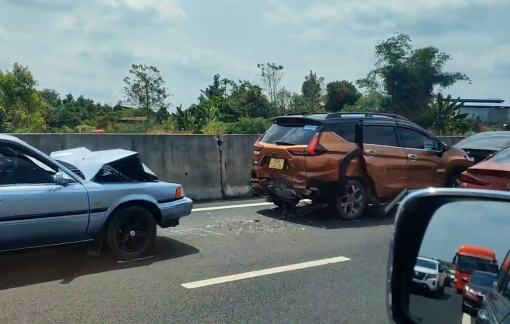 Tai nạn liên hoàn trên cao tốc Phan Thiết - Dầu Giây khiến kẹt xe kéo dài