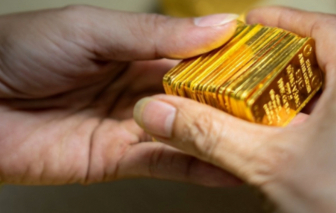 Giá vàng ngày 23/2: Vàng thế giới và trong nước đồng loạt tăng, chuyên gia nhận định ra sao?