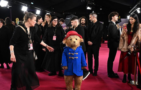 Những bức ảnh ấn tượng về hậu trường lễ trao giải điện ảnh BAFTA 2026