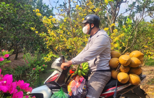 Cha mẹ gói vị xuân cho tết thêm dài