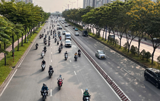 Đường sá ở TPHCM thông thoáng trong ngày đầu đi làm sau tết