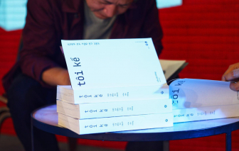 Họa sĩ Trần Đại Thắng tiếp tục "du xuân kể chuyện sách"