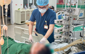 Uống rượu từ sáng đến tối trong dịp tết, người đàn ông nôn cả lít máu