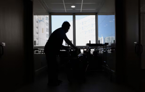 Người trẻ Hàn Quốc ngày gánh nặng áp lực chăm sóc người già