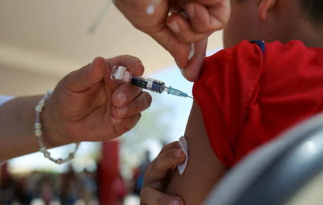 Chính quyền Tổng thống Trump bị kiện vì thay đổi khuyến nghị vắc xin trẻ em