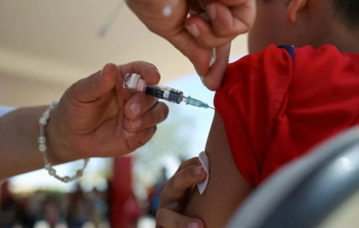 Chính quyền Tổng thống Trump bị kiện vì thay đổi khuyến nghị vắc xin trẻ em