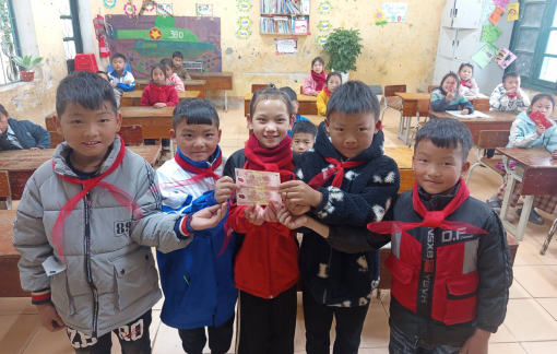 Giữ sĩ số học sinh sau tết ở vùng cao