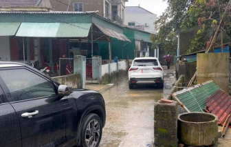 Khởi tố người đàn ông lái xe ô tô 'khóa đuôi' xe người khác trên đường