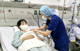 Những bàn tay giữ nhịp thở đầu đời