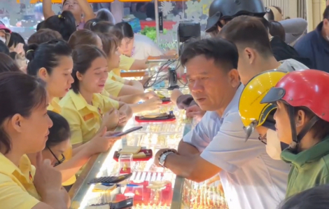 Giá vàng ngày 26/2: Vàng thế giới tăng mạnh, vàng trong nước vẫn neo ở mức cao