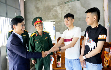 Nhiều cặp anh em song sinh ở Quảng Ngãi tình nguyện nhập ngũ