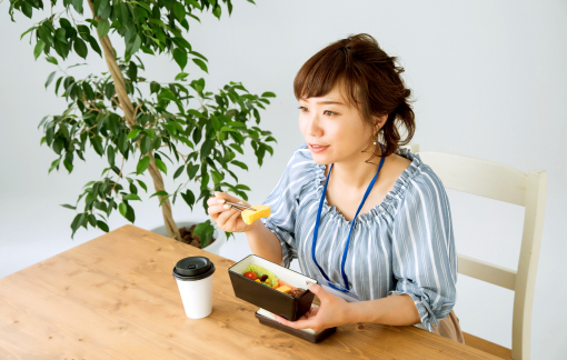 Đằng sau những chiếc cà mèn nhỏ