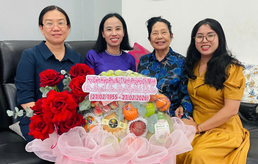 Hội LHPN TPHCM thăm, chúc mừng giáo sư, bác sĩ Nguyễn Thị Ngọc Phượng nhân ngày Thầy thuốc Việt Nam