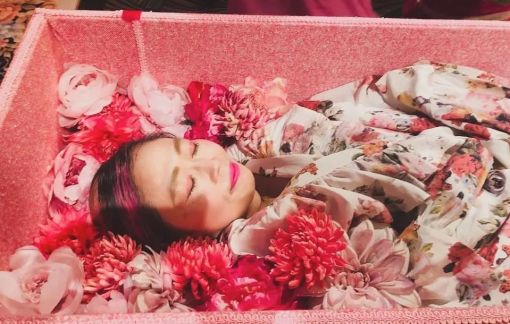 Người trẻ Nhật Bản nằm thiền trong quan tài để 'chữa lành'