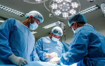 Cứu chàng trai khỏi 'án' đoạn chi