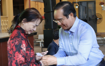 TPHCM chi hơn 2.123 tỉ đồng giúp người dân đón tết