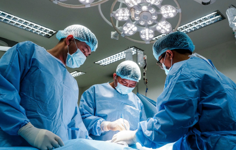 Cứu chàng trai khỏi 'án' đoạn chi