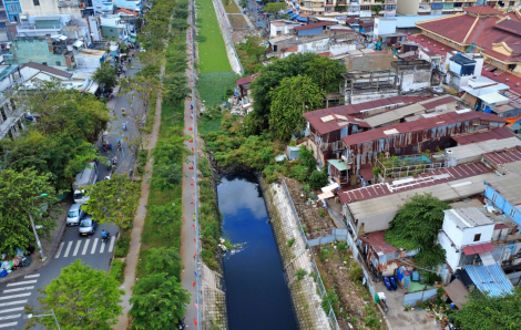 Vướng 19 căn nhà, kênh Hàng Bàng hồi sinh...đứt quãng