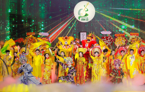 NSND Hồ Ngọc Trinh đưa đoàn nghệ thuật Cải lương Vàm Cỏ lưu diễn miền Bắc